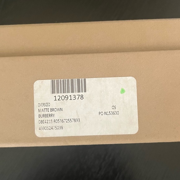 Authentic New Burberry Oversized Rectangular BE4104 Cyclamen Sunglasses NWB - Picture 9 of 10